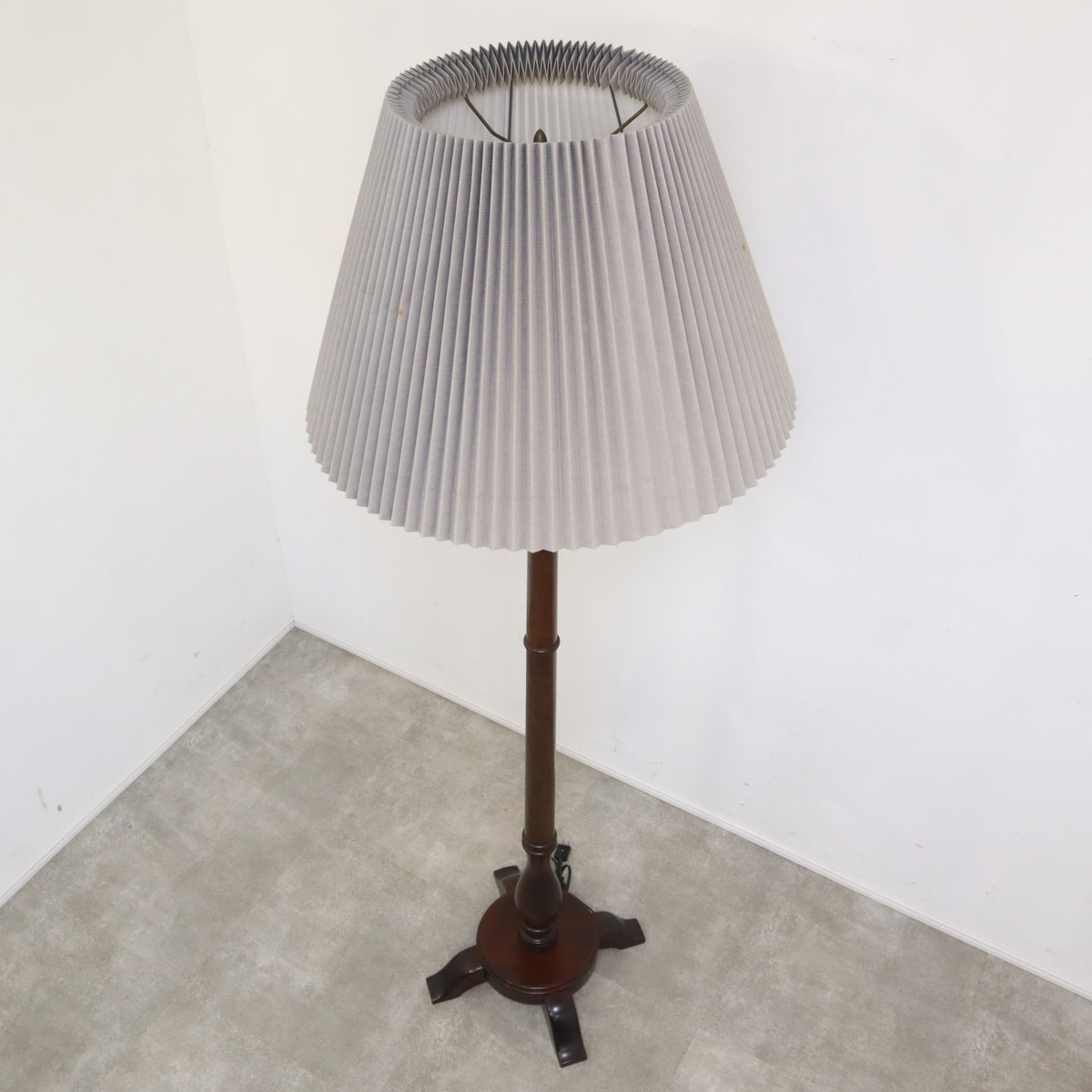 松本民芸家具 A型フロアスタンド（和紙シェード・グレー） – バナル