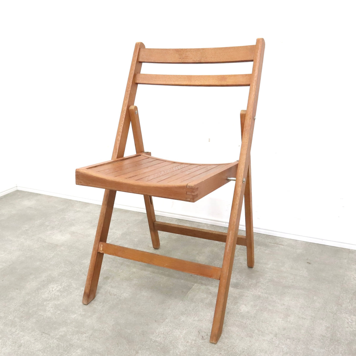 ★フォールディングチェア　ルーマニア製　 折りたたみ椅子　2脚セット　R6高さ75cm