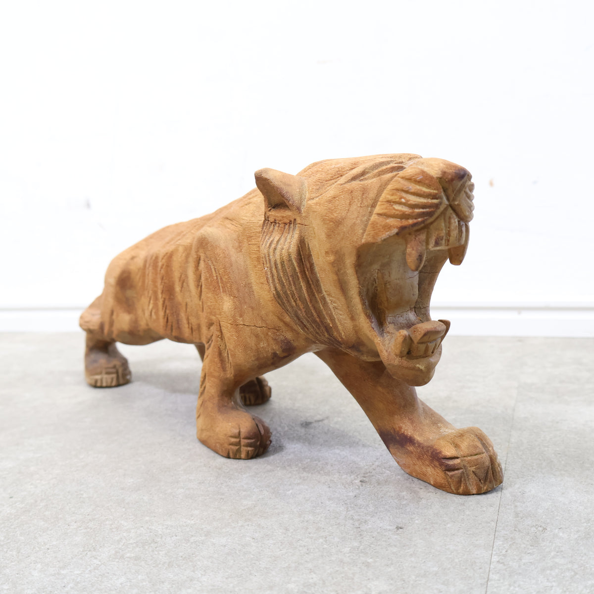木彫り　虎　骨董 木彫りの虎 – バナルオンラインショップ（BANUL）の通販ならBANUL