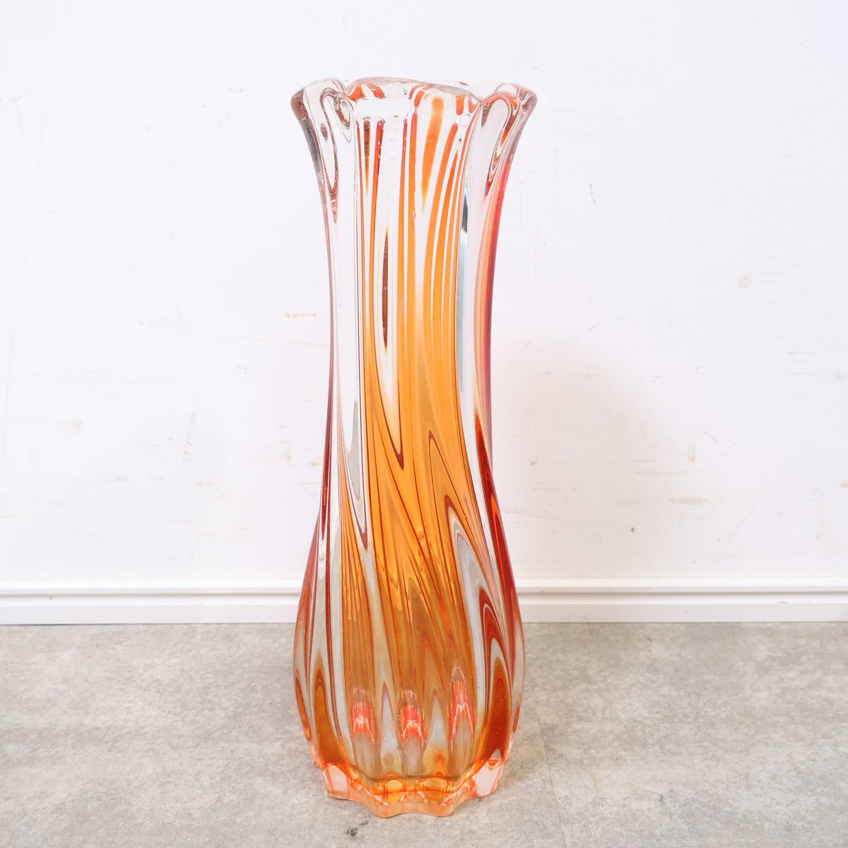 スパイラルデザインのオーダーガラス花瓶 スパイラルデザインのオーダーガラス花瓶