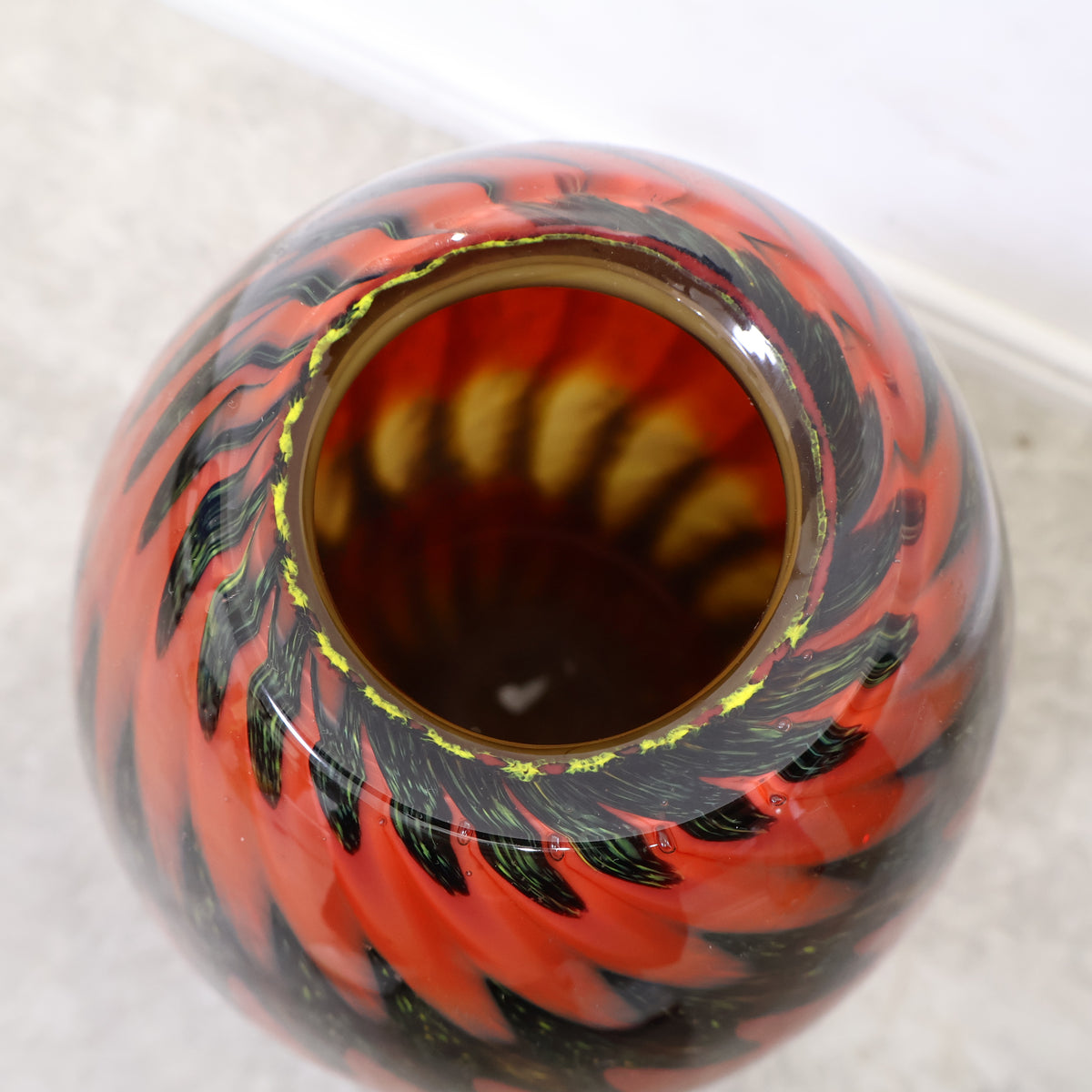 手描き花模様卵型花瓶