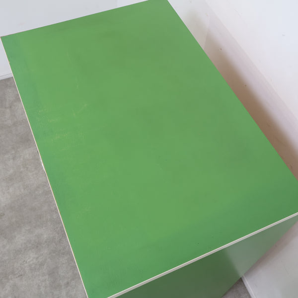 ミントグリーンのチェスト