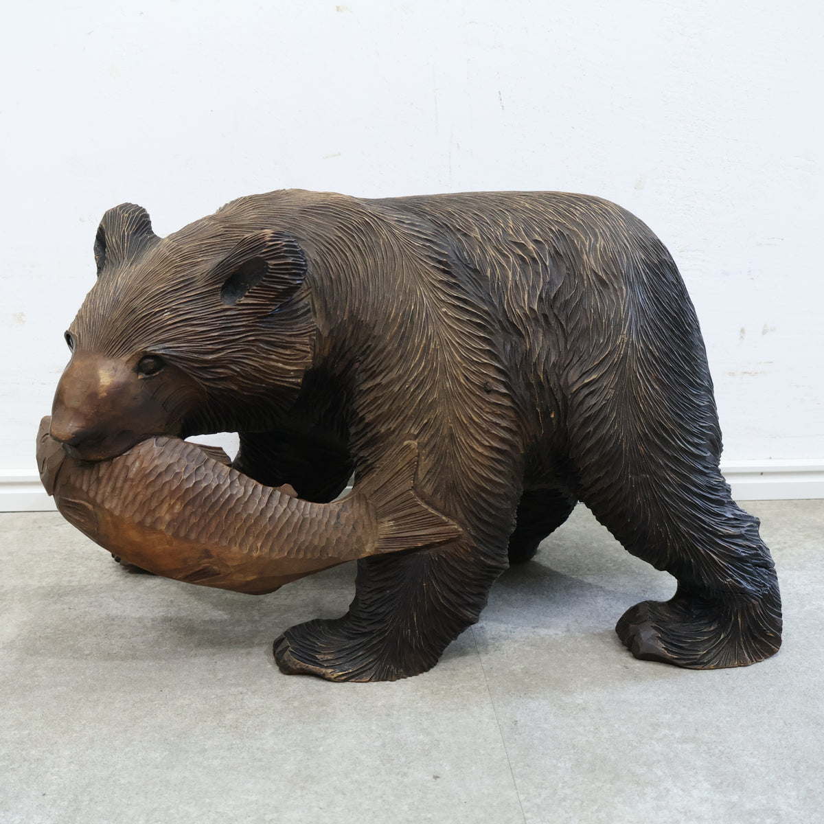 大特価！値下げ！木製 クマの彫刻 大きい。 木製クマと子クマの彫刻 - メルカリ