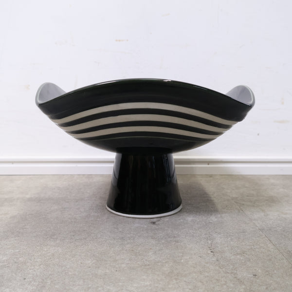 モダンでアートな雰囲気の陶器製コンポート・花器