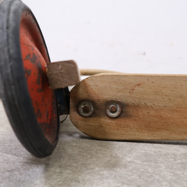 古い木製のキックスケーター