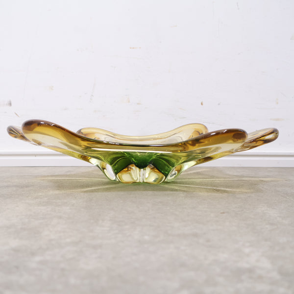 ユニークな星型のガラスボウル