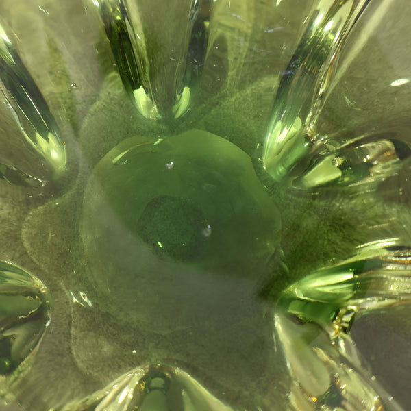 ユニークな星型のガラスボウル