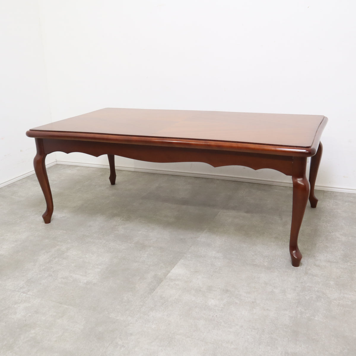 アンティークデザインのセンターテーブル – バナルオンライン