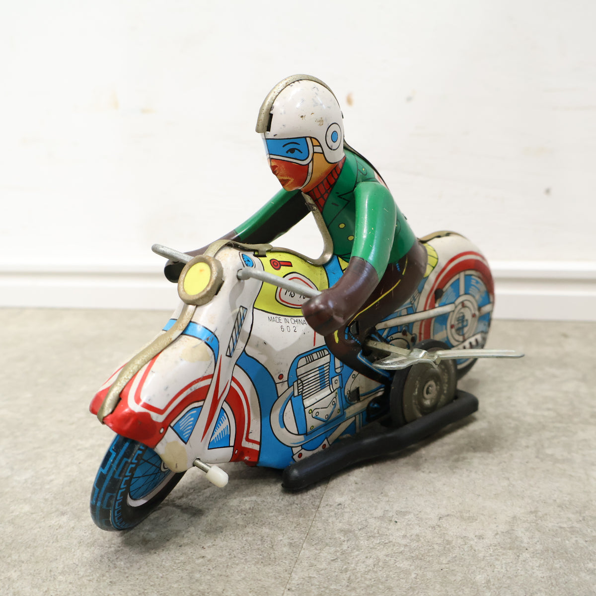 大迫力のぶりきのおもちゃ黄色のバイクです 大迫力のぶりきのおもちゃ黄色のバイクです