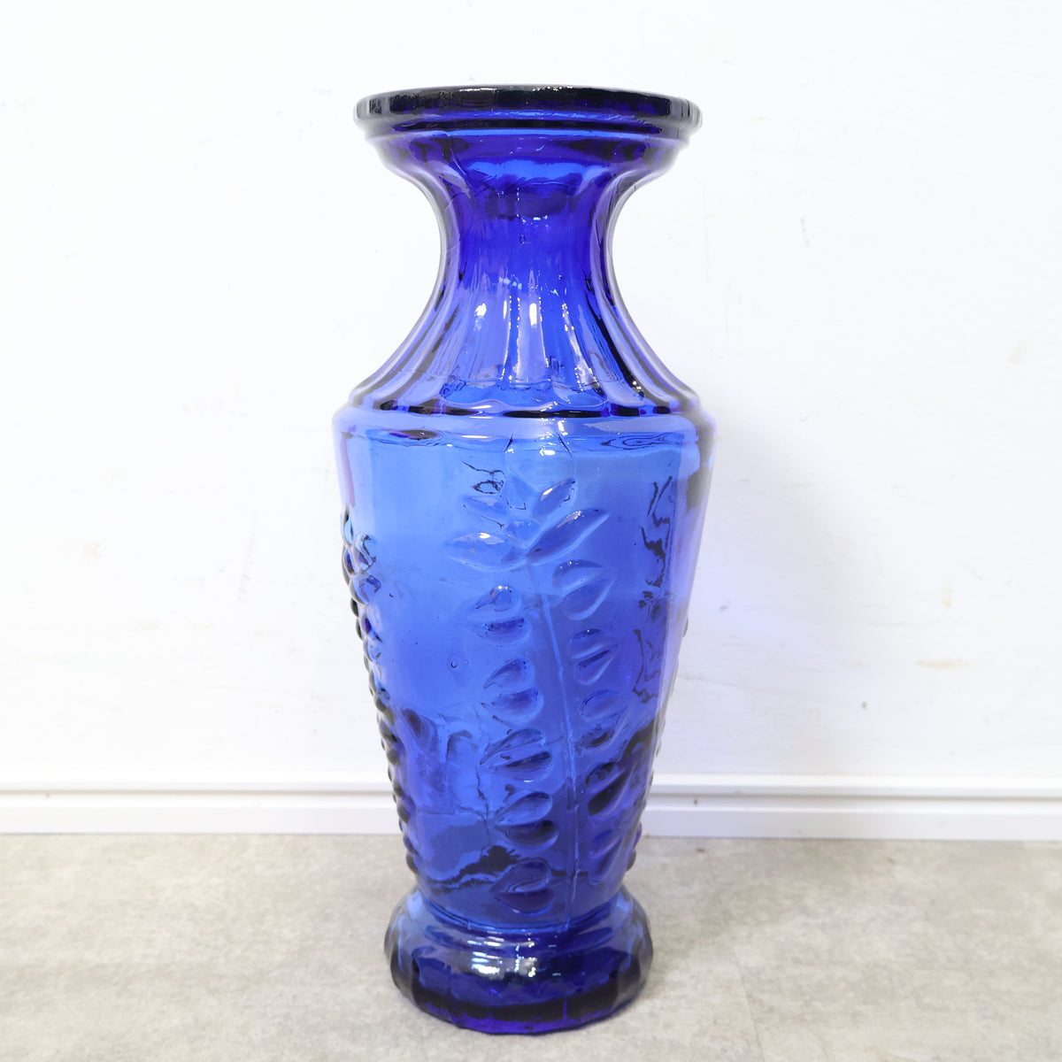 鮮やかなコバルトブルーのガラス製フラワーベース・花瓶 – バナル