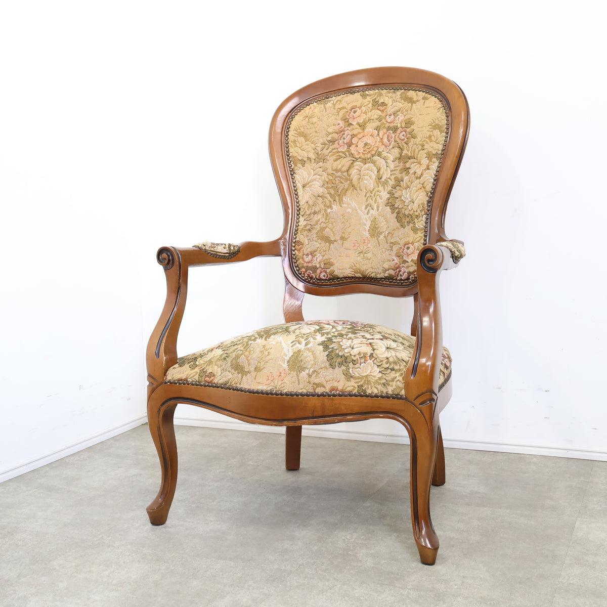 アンティーク調 エレガントなアームチェア No.2 – バナルオンライン