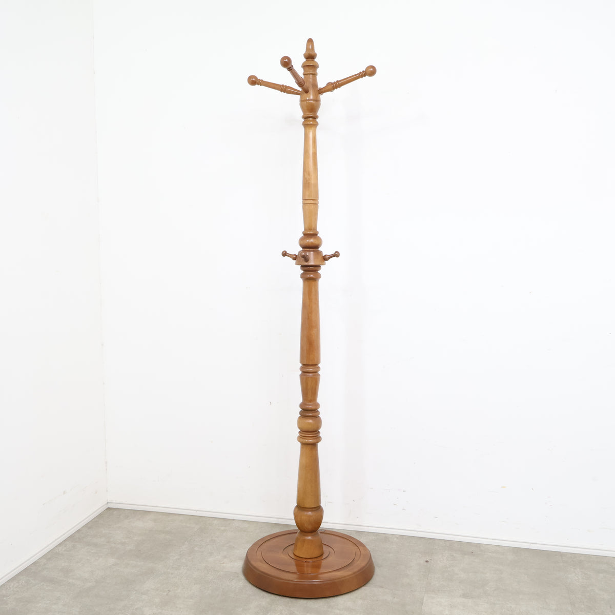 カリモク家具コロニアル ポールハンガー（AK5150） – バナルオンライン