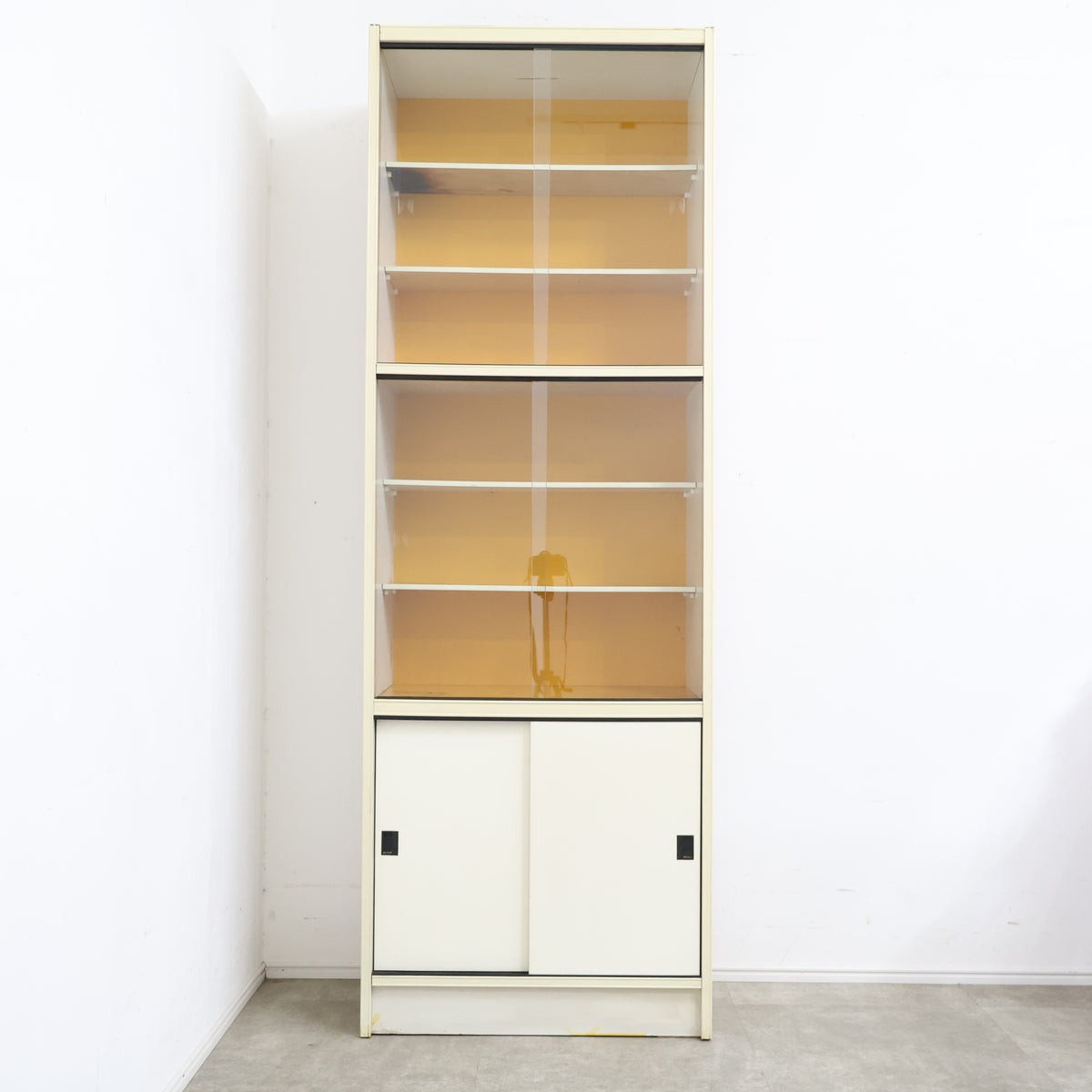 ホワイト✕イエローのレトロ食器棚・キャビネット – バナルオンライン