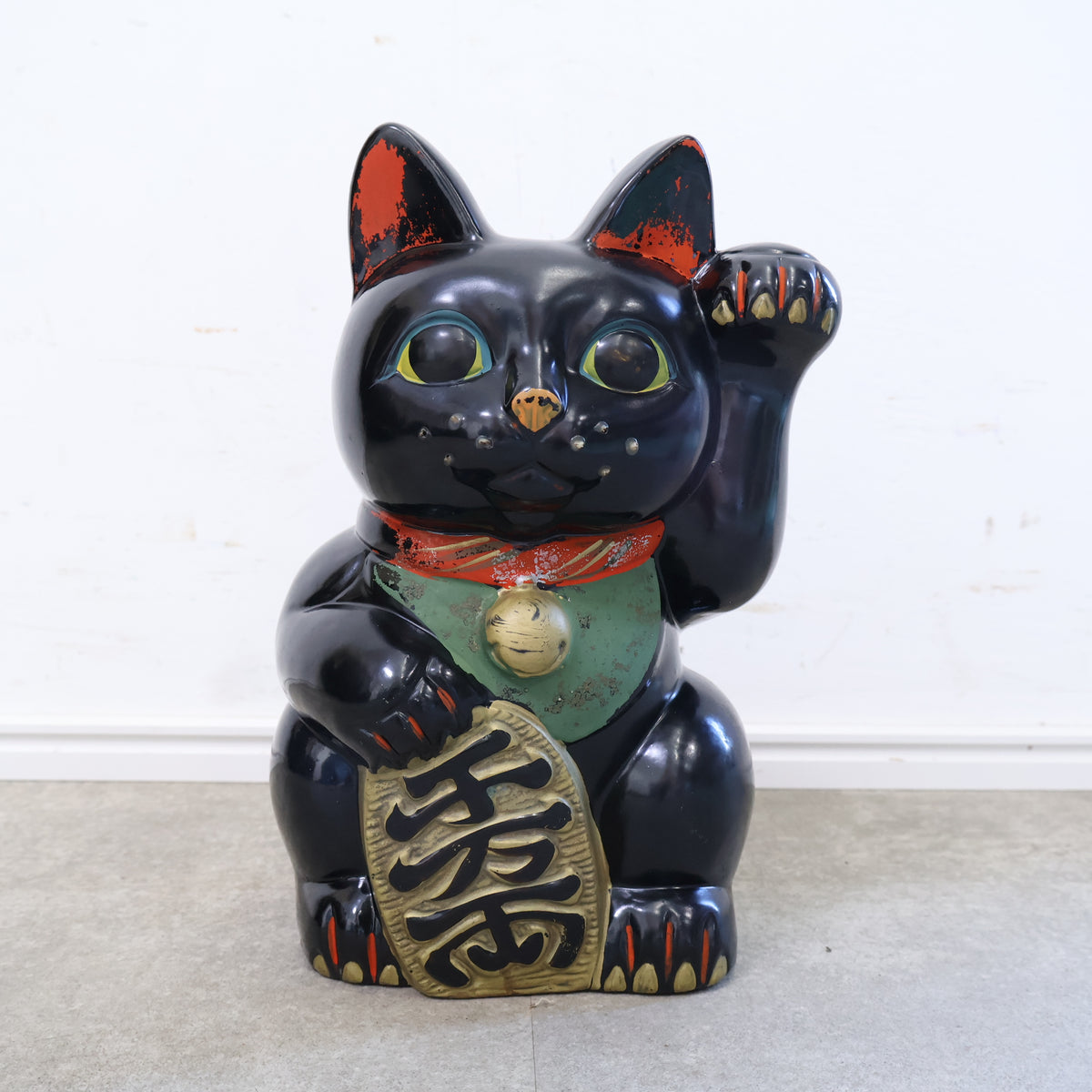 招き猫　貯金箱　黒猫　大サイズ 貯金箱 ぱっちりおめめ招き猫 くろ・縁起物 / 京都の人形