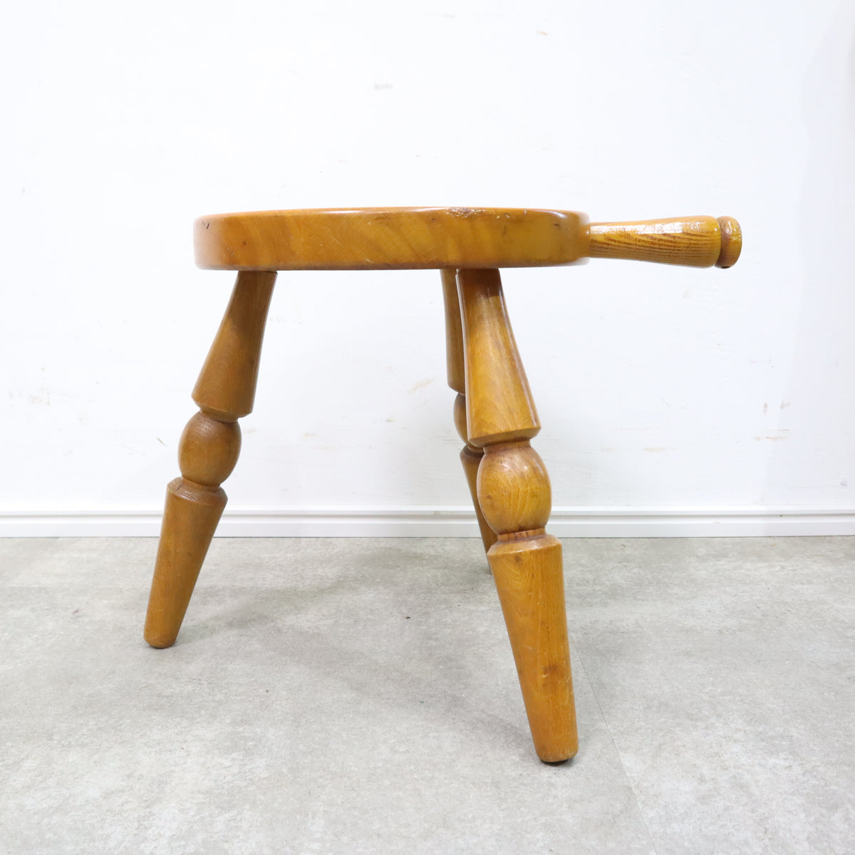Milk stool スツール 飛騨の家具 飛騨産業 飛騨産業株式会社公式