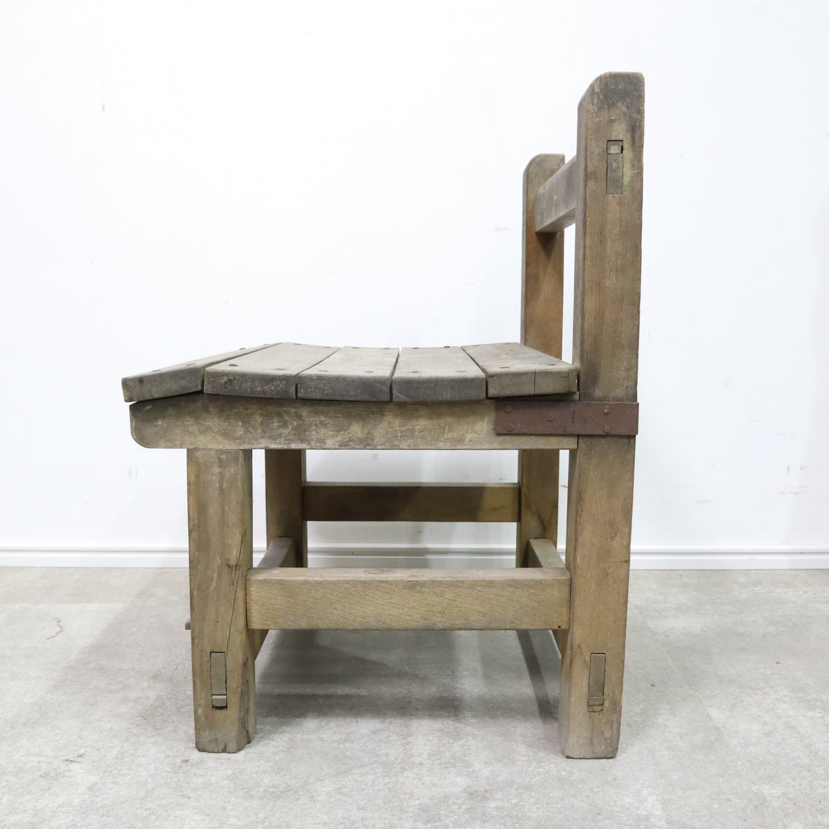 朽ちた味わいのある木製の椅子 – BANULの通販ならBANUL