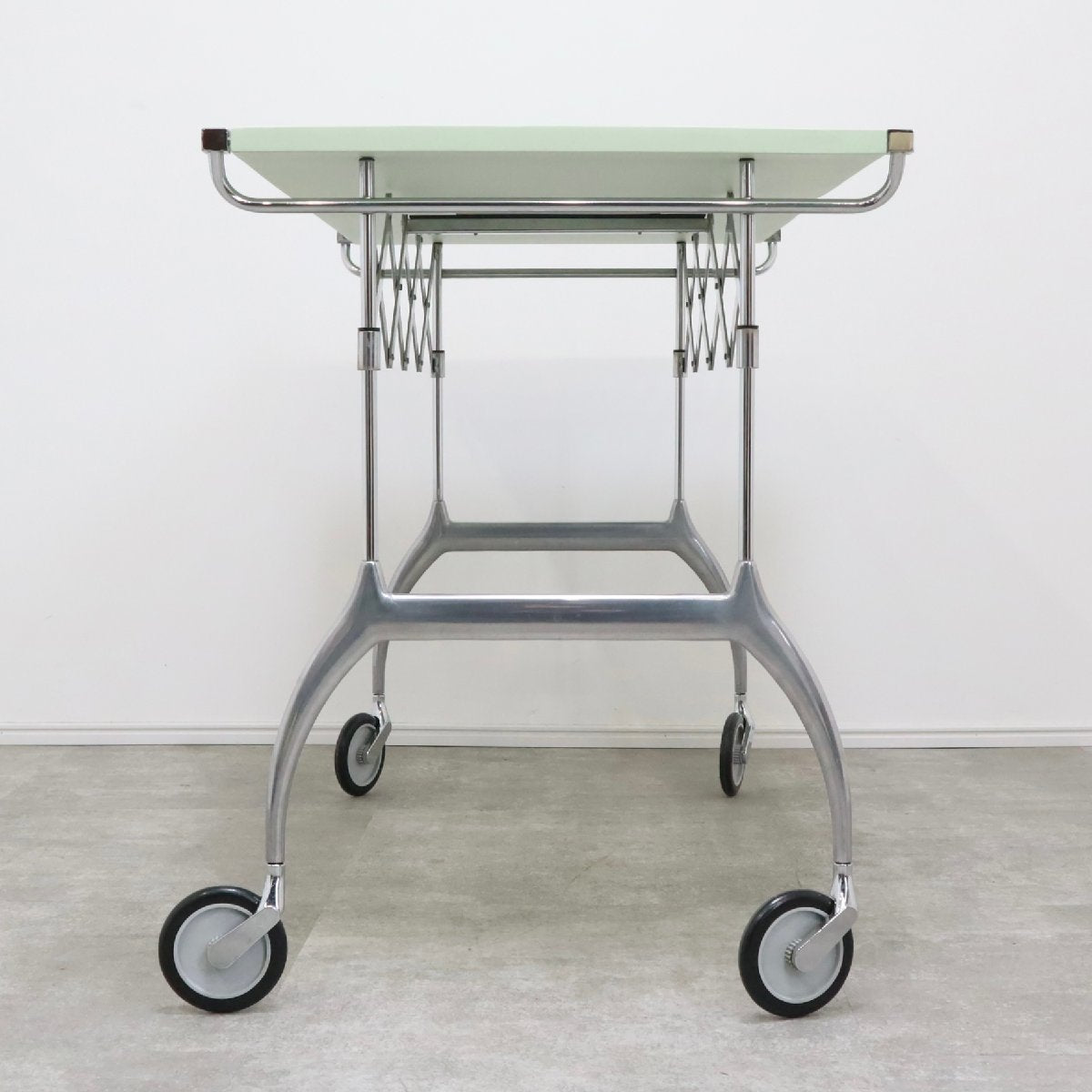 vintage 折りたたみテーブル　アイアン 作業台　古道具 昭和レトロポップ アイアンテーブル 作業台 折り畳み式 机 古家具 古道具