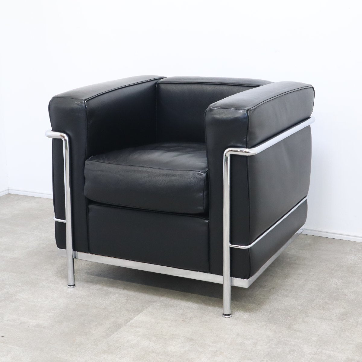 美品 LC2 黒レザー クロームフレーム カッシーナ正規品 ルコルビジエ 美品】正規品 Cassina カッシーナ LC2 1人掛けソファ ル・コルビュジエ