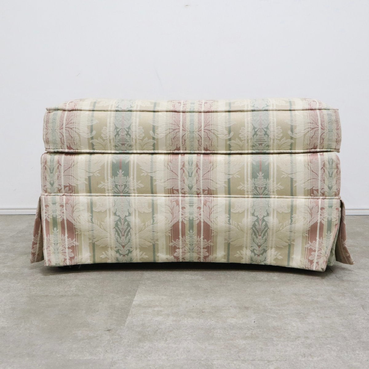 アメリカ大手家具メーカー Thomasville/トーマスビルのオットマン