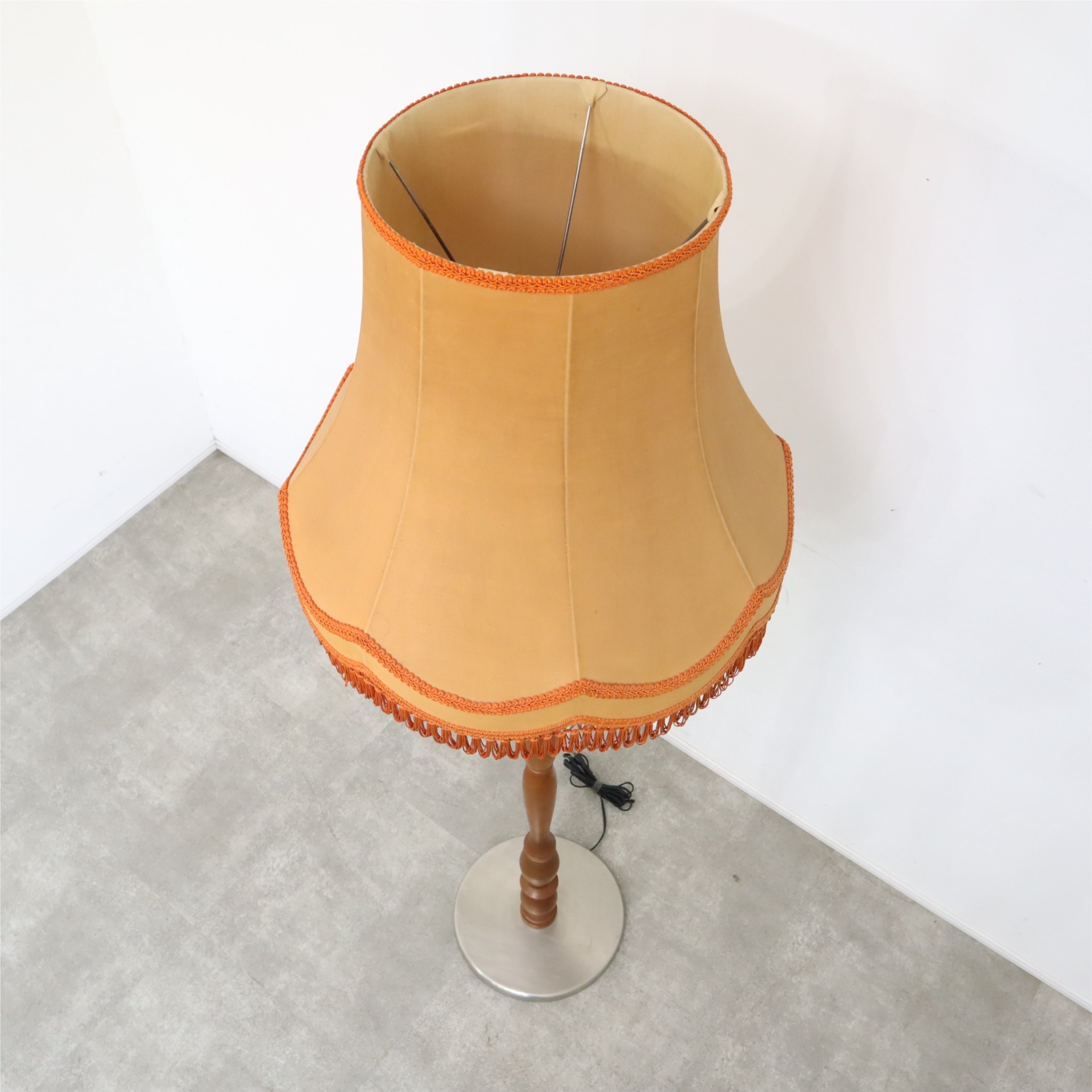 レトロなアンティーク調フロアスタンドライト – バナルオンライン