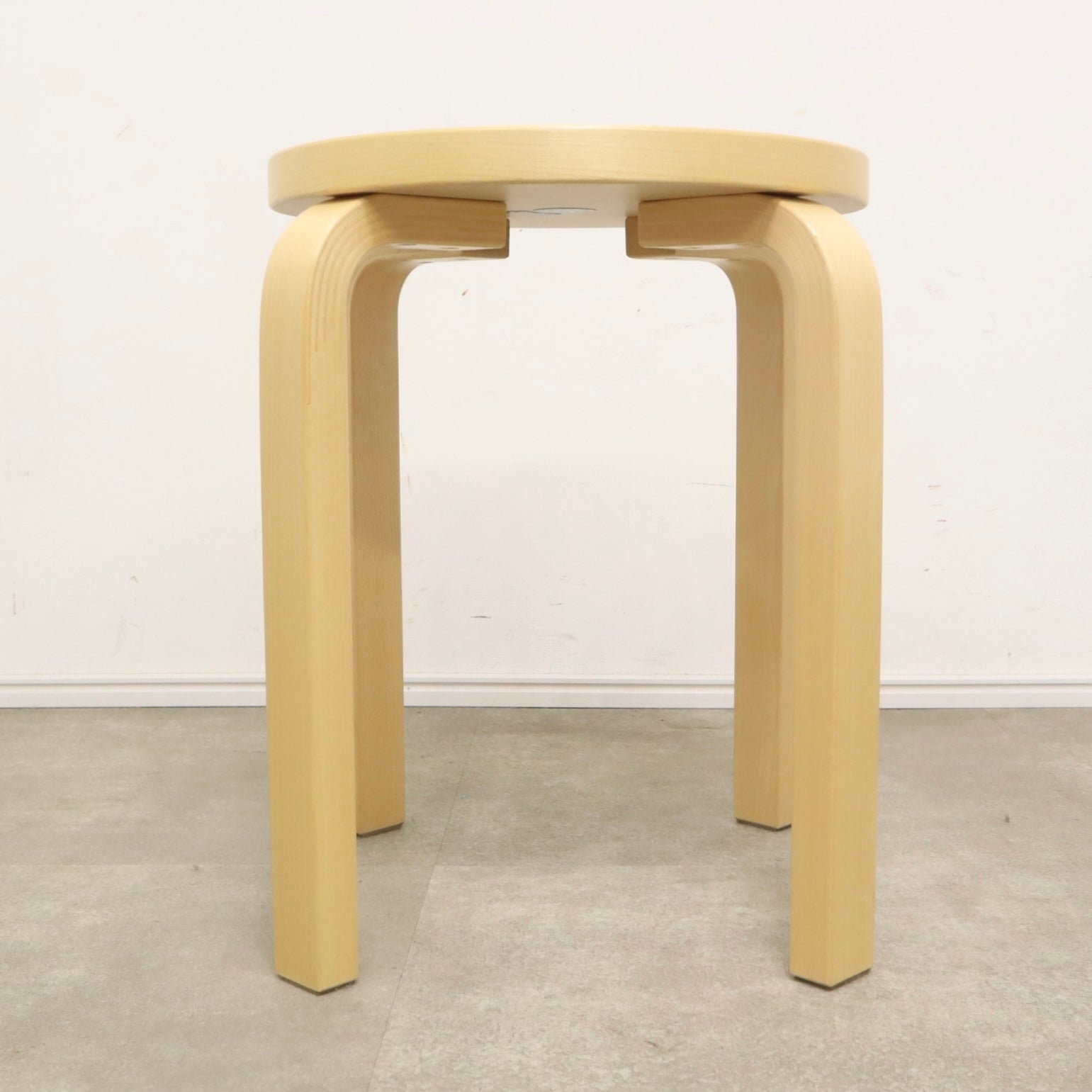 アルテック（Artek）Stool 60スコープ別注 リノリウム （チャコール 15