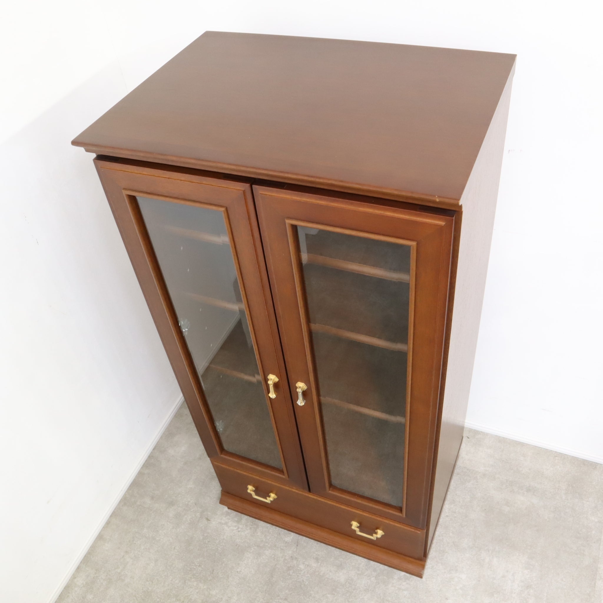 マルニ木工 「地中海」シリーズ ガラスキャビネット・戸棚 ｜バナル
