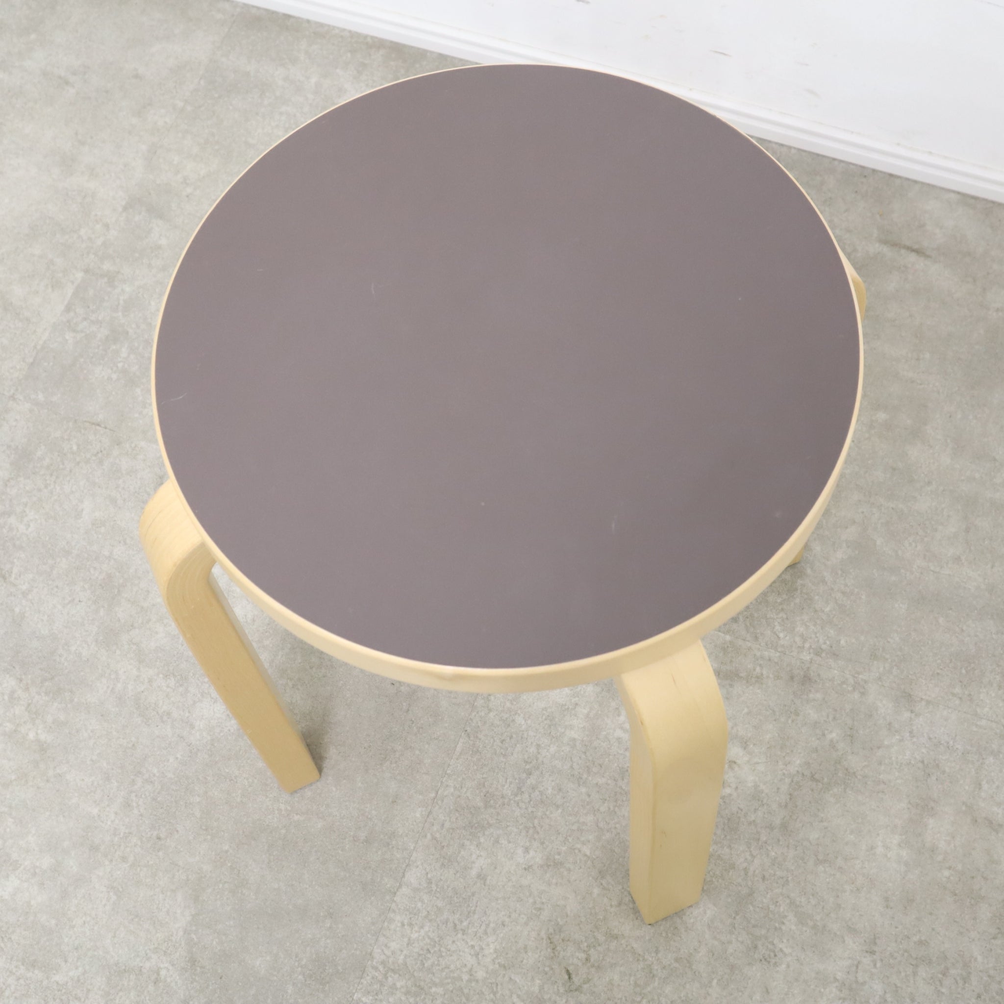 アルテック（Artek）Stool 60スコープ別注 リノリウム （モーヴ 3） – バナルオンラインショップ（BANUL）の通販ならBANUL