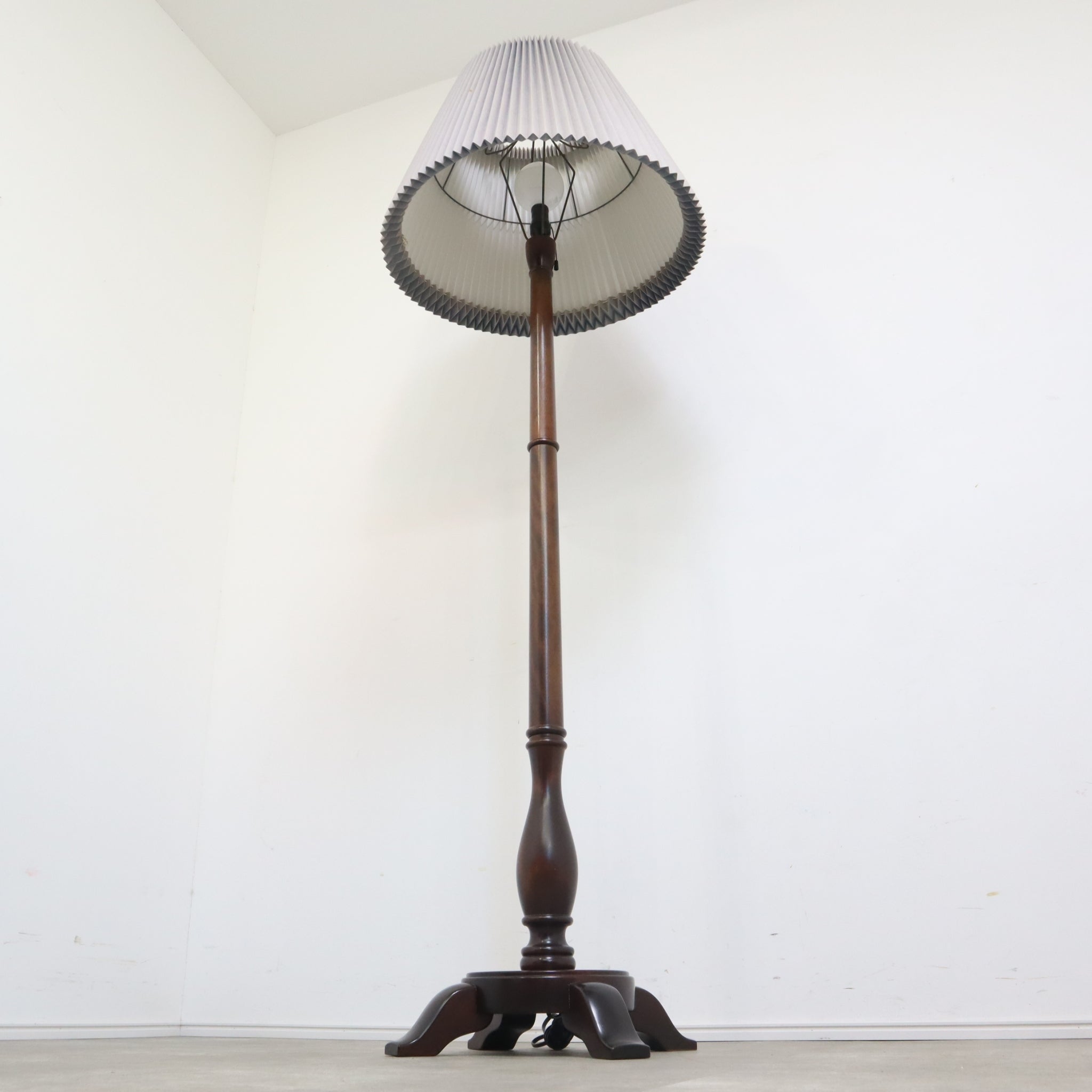 松本民芸家具 A型フロアスタンド（和紙シェード・グレー） – バナル