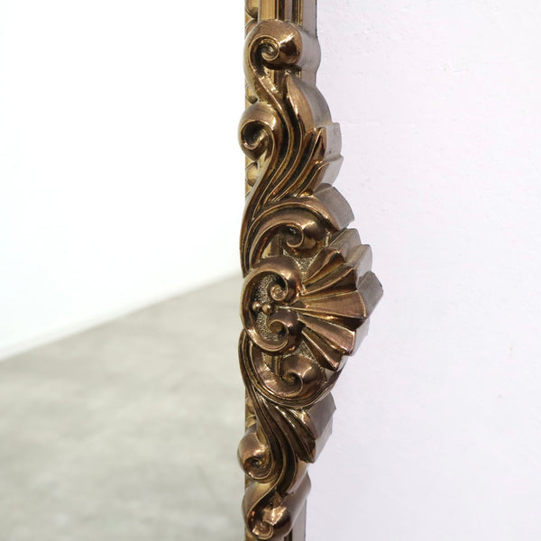 アンティーク調の木彫り風ウォールミラー
