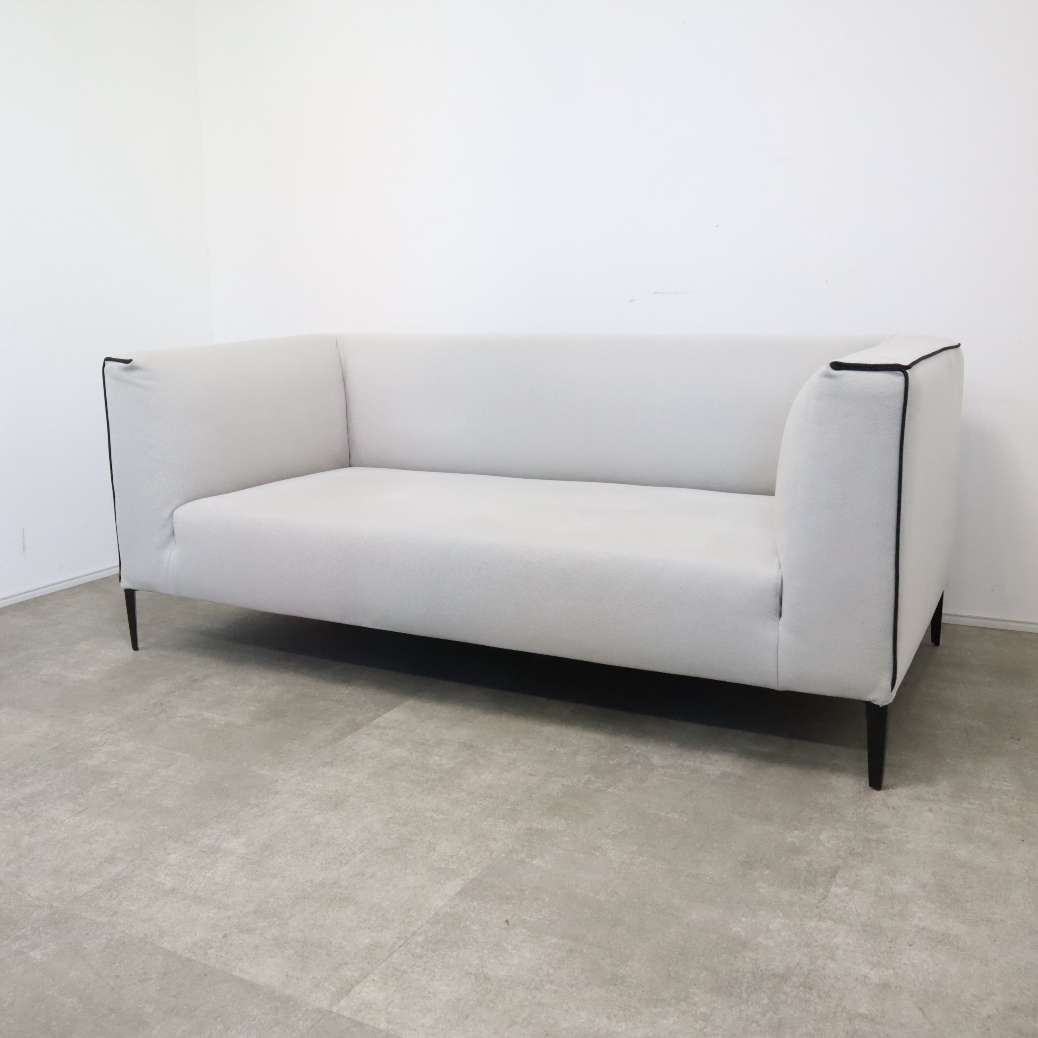 C668EDFD-53F3-4771-83F6-