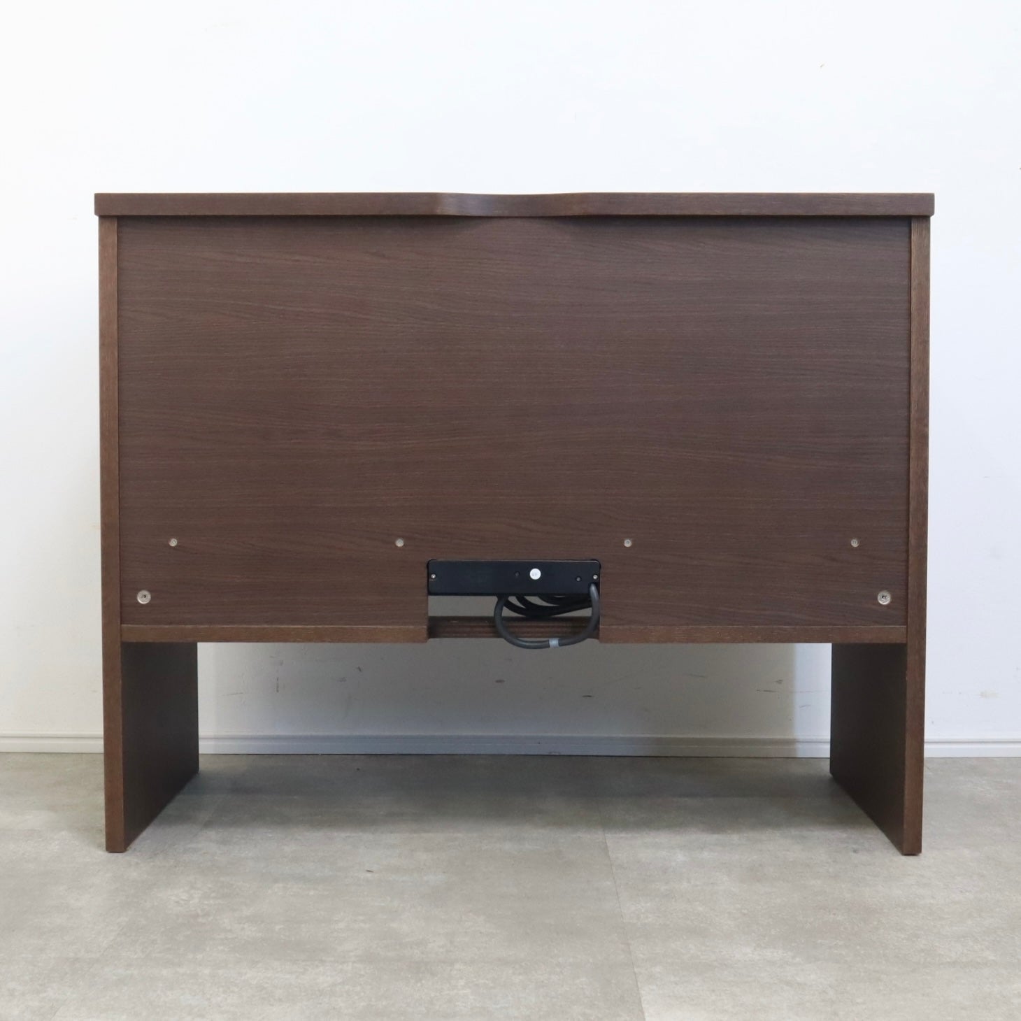 カリモクデスク　引き出し、コンセント付き カリモク家具 karimoku ワークデスク（引出し付/電源タップ有