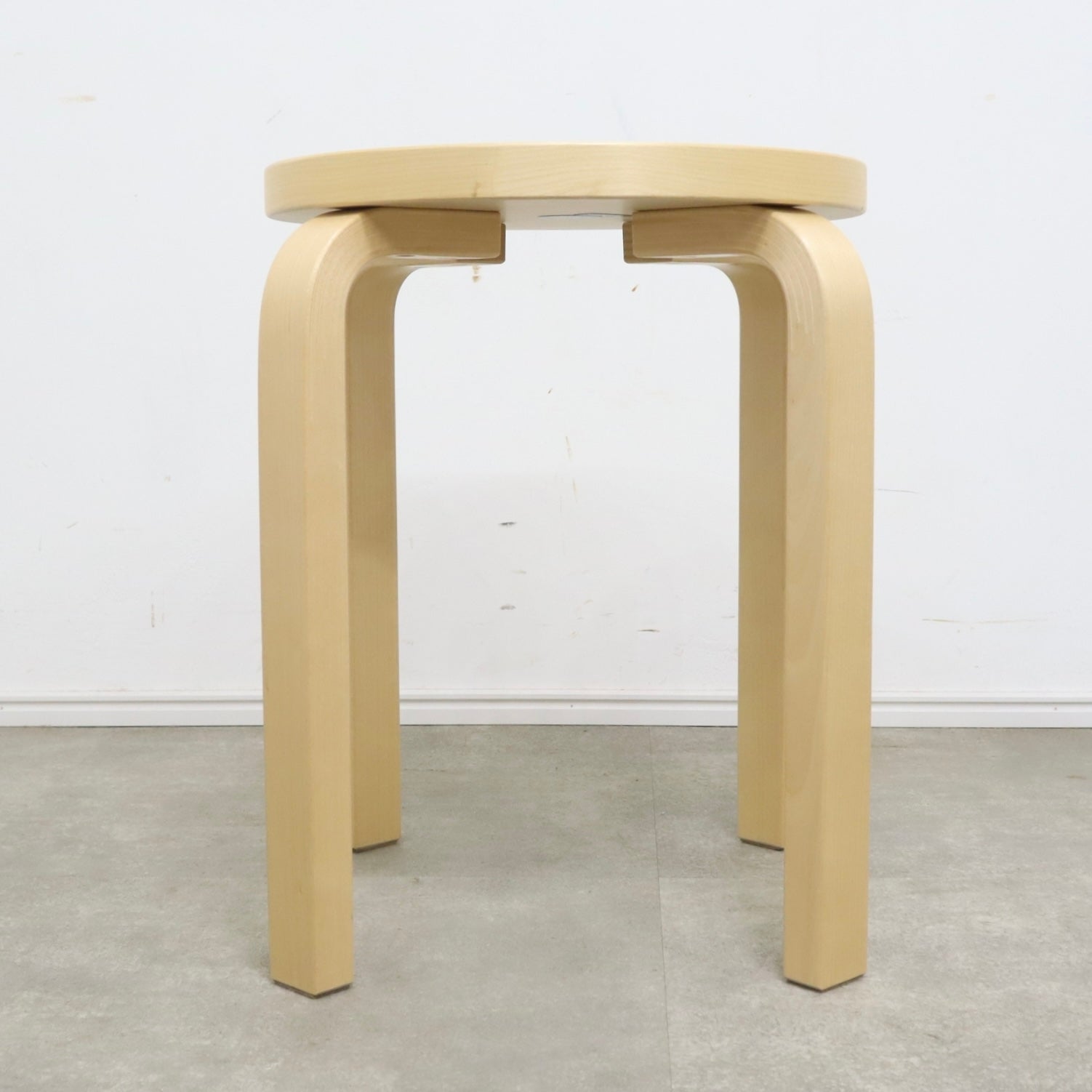 アルテック（Artek）Stool 60スコープ別注 リノリウム （チャコール 15