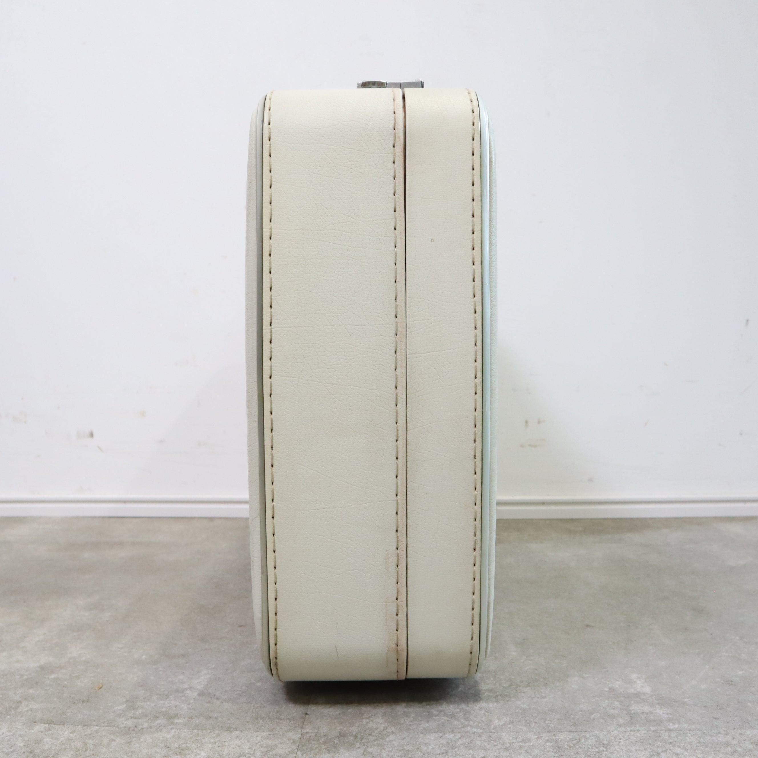 ホワイトトランクケース 鍵付き – バナルオンラインショップ