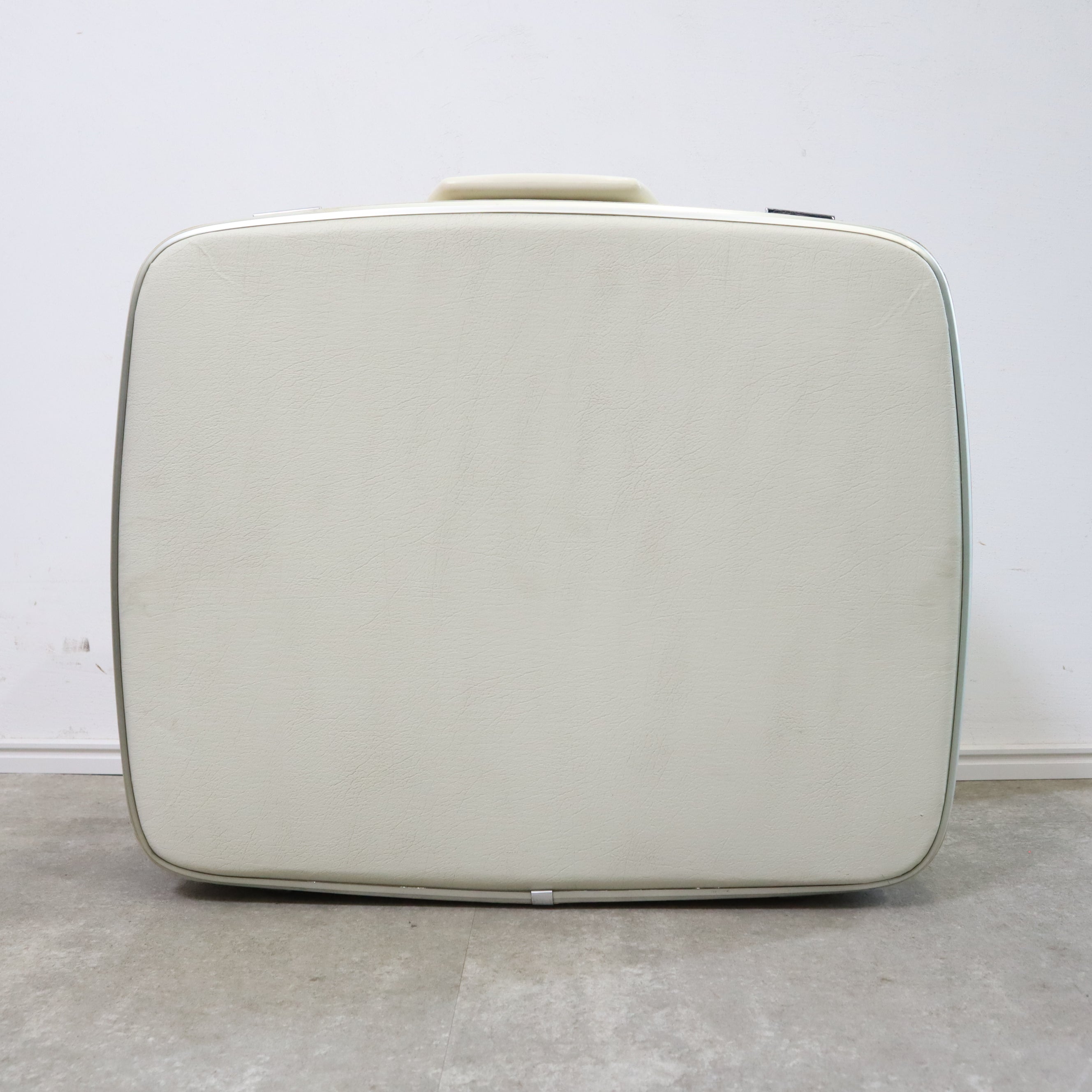 ホワイトトランクケース 鍵付き – バナルオンラインショップ