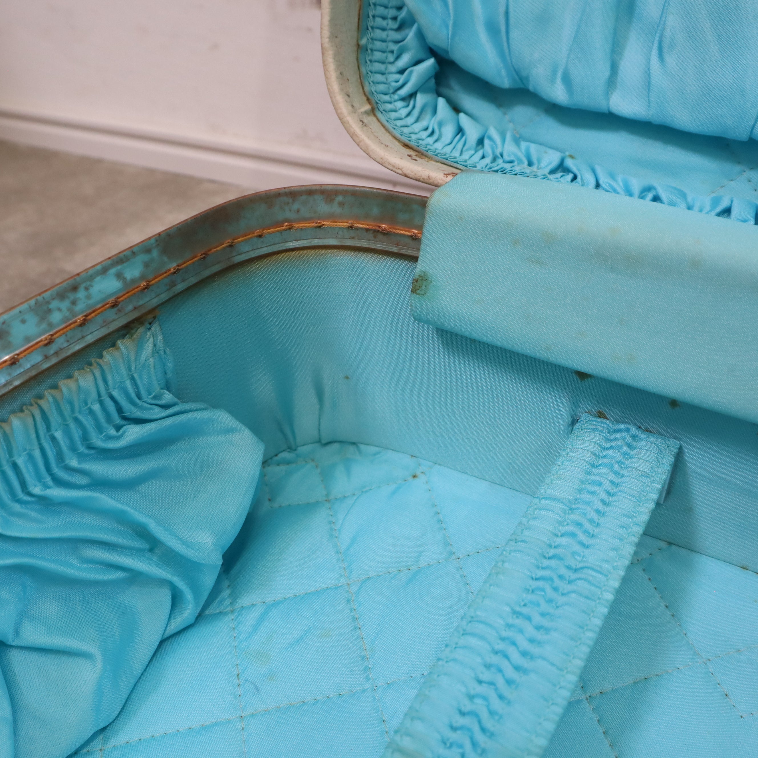 ホワイトトランクケース 鍵付き – バナルオンラインショップ