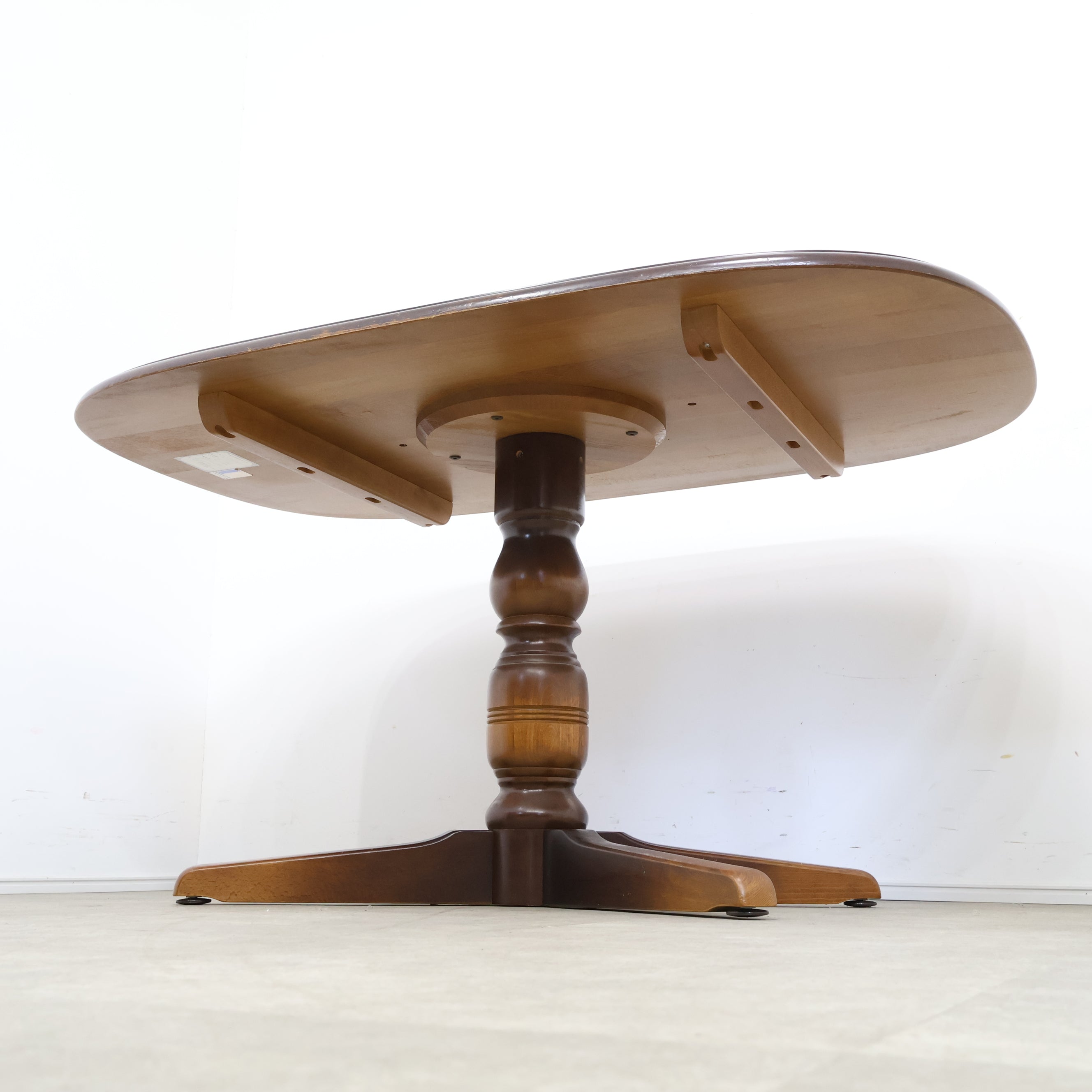 飛騨産業 キツツキマークの4人掛けダイニングテーブル – バナル