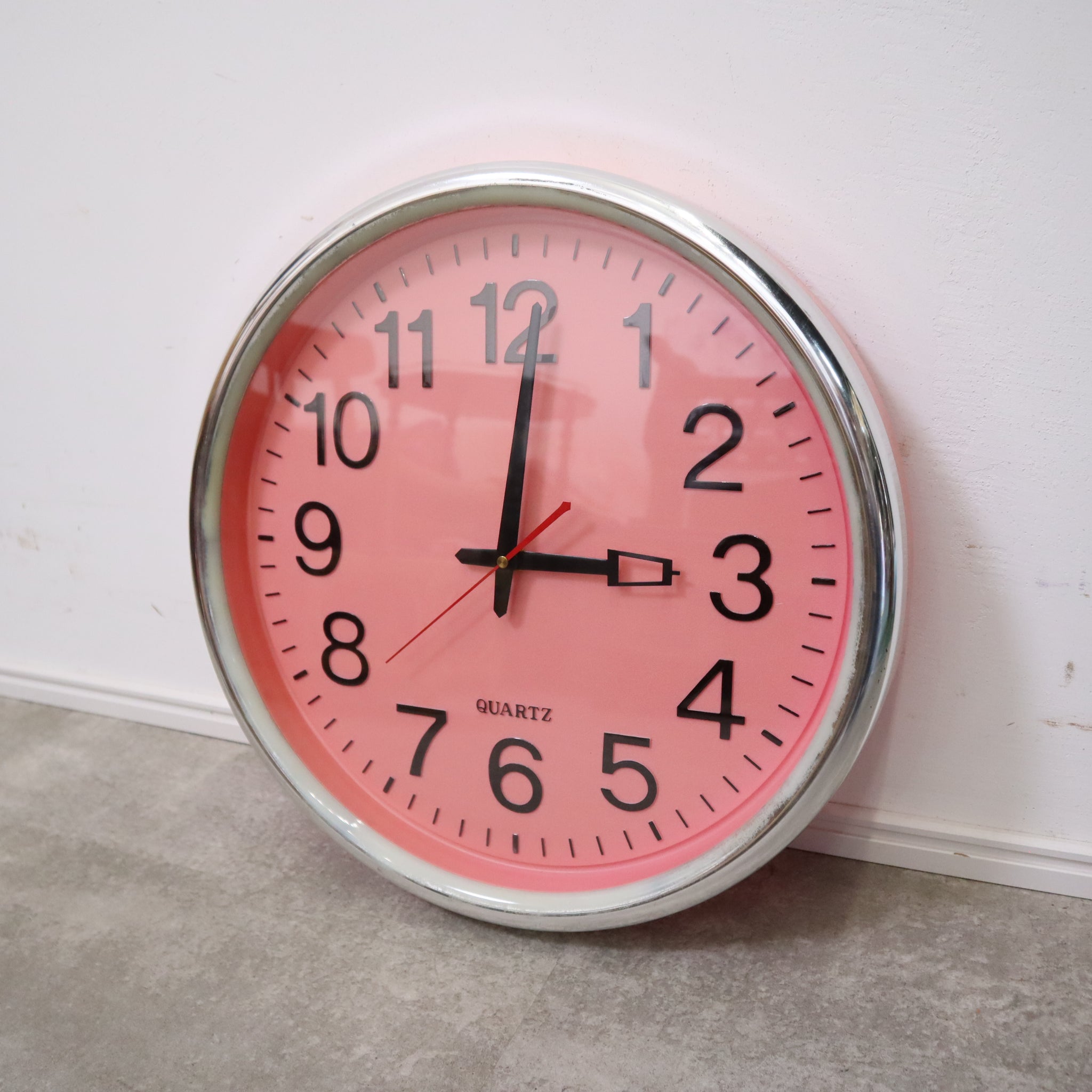 レトロピンクな壁掛け時計 – BANULの通販ならBANUL