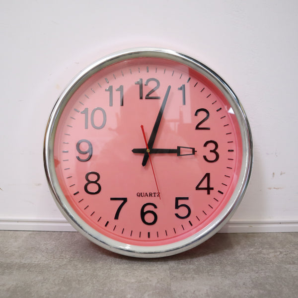 レトロピンクな壁掛け時計