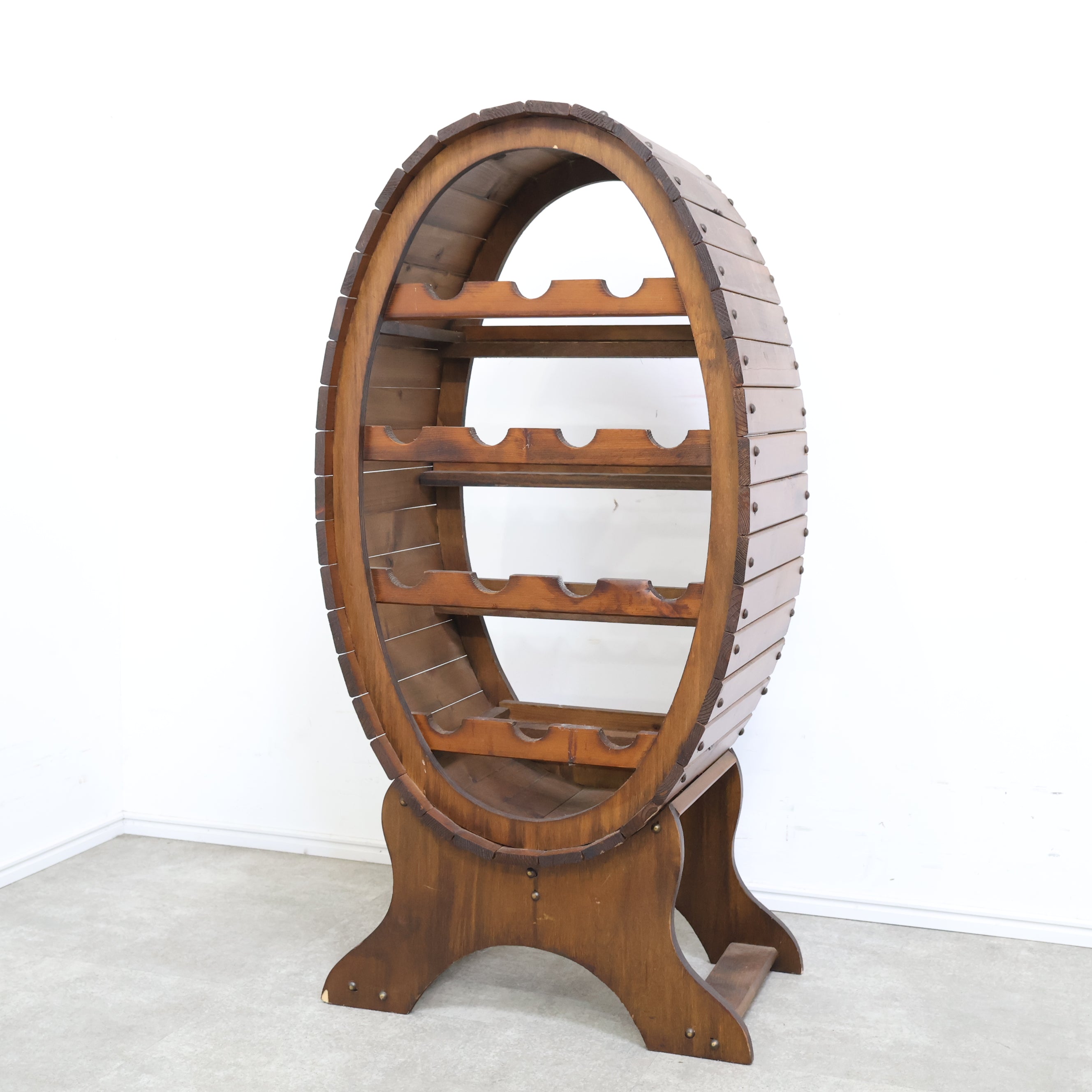 ヴィンテージ調の樽型ボトルラック・ワインラック – バナル