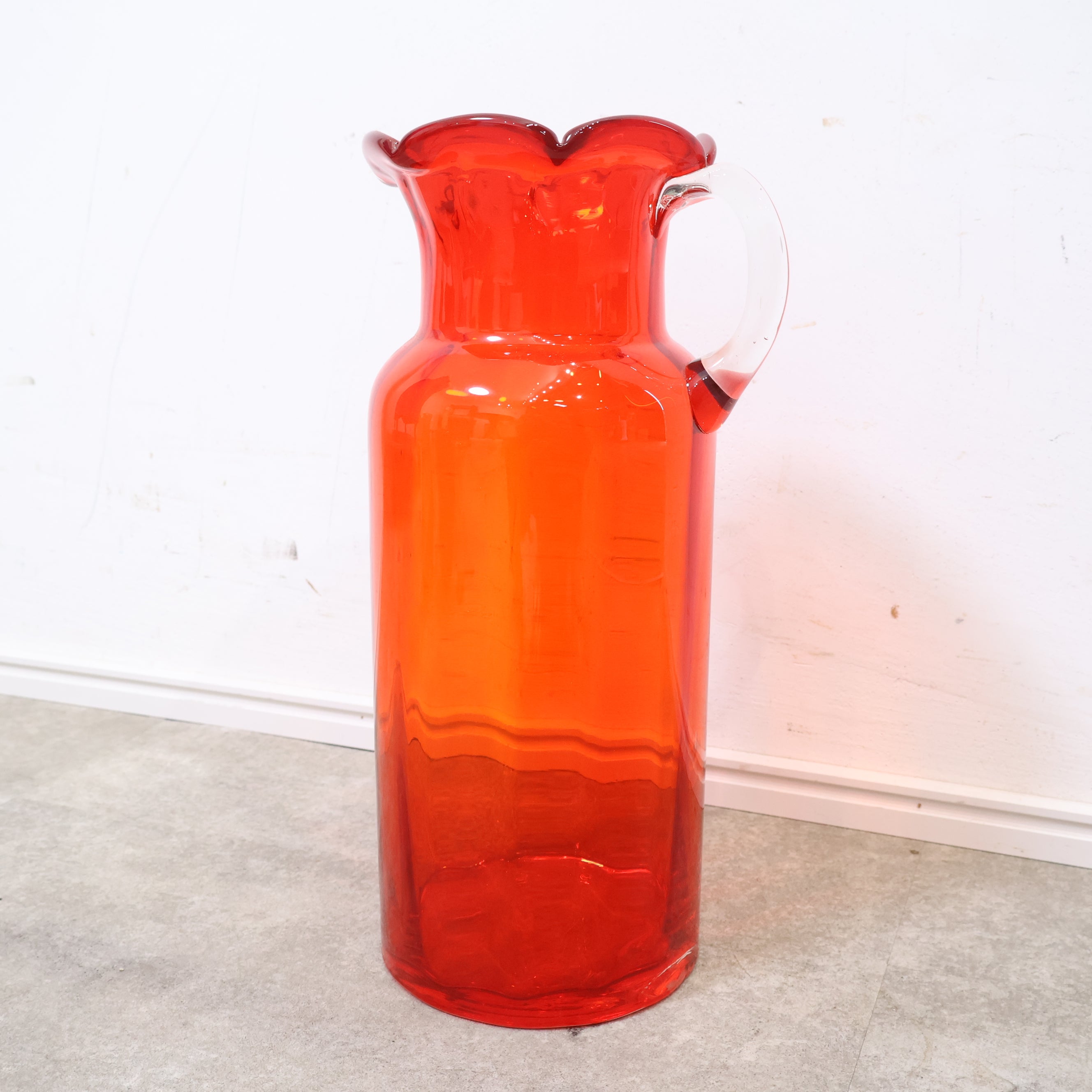 鮮やかな赤ガラスの花瓶・フラワーベース – バナルオンライン