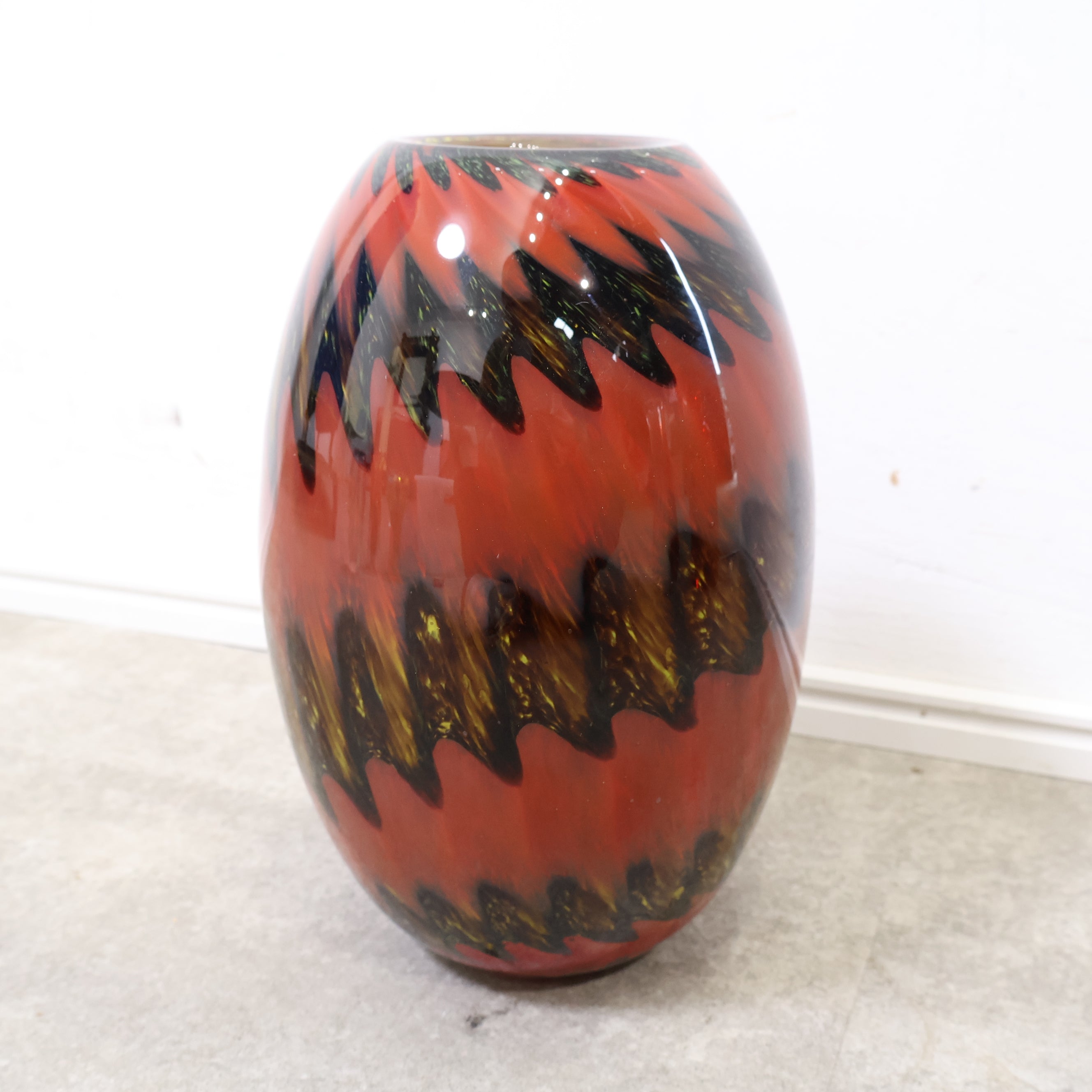 手描き花模様卵型花瓶 斑模様の卵型 花瓶・フラワーベース – バナルオンラインショップ