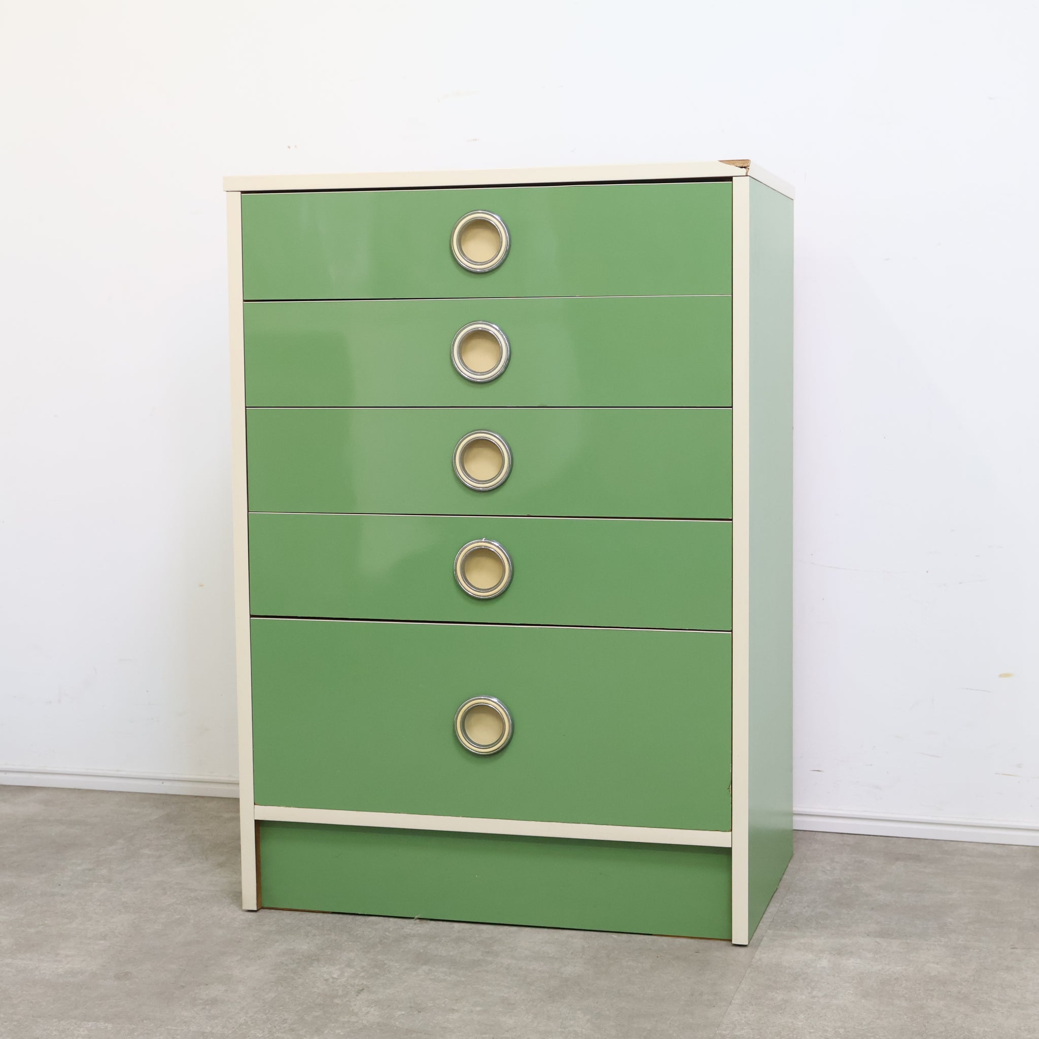 ミントグリーンのチェスト