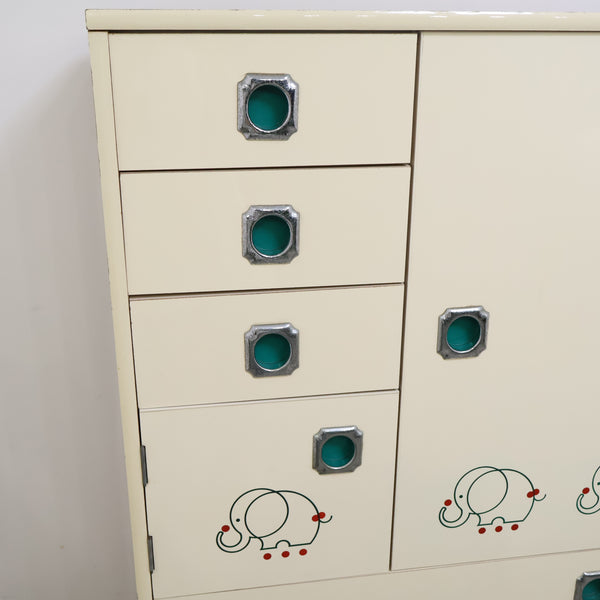 ぞうさんマークの子供用クローゼットチェスト