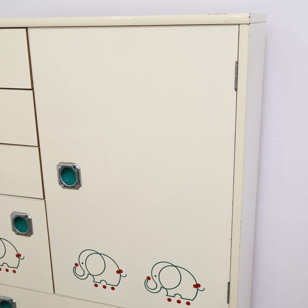 ぞうさんマークの子供用クローゼットチェスト