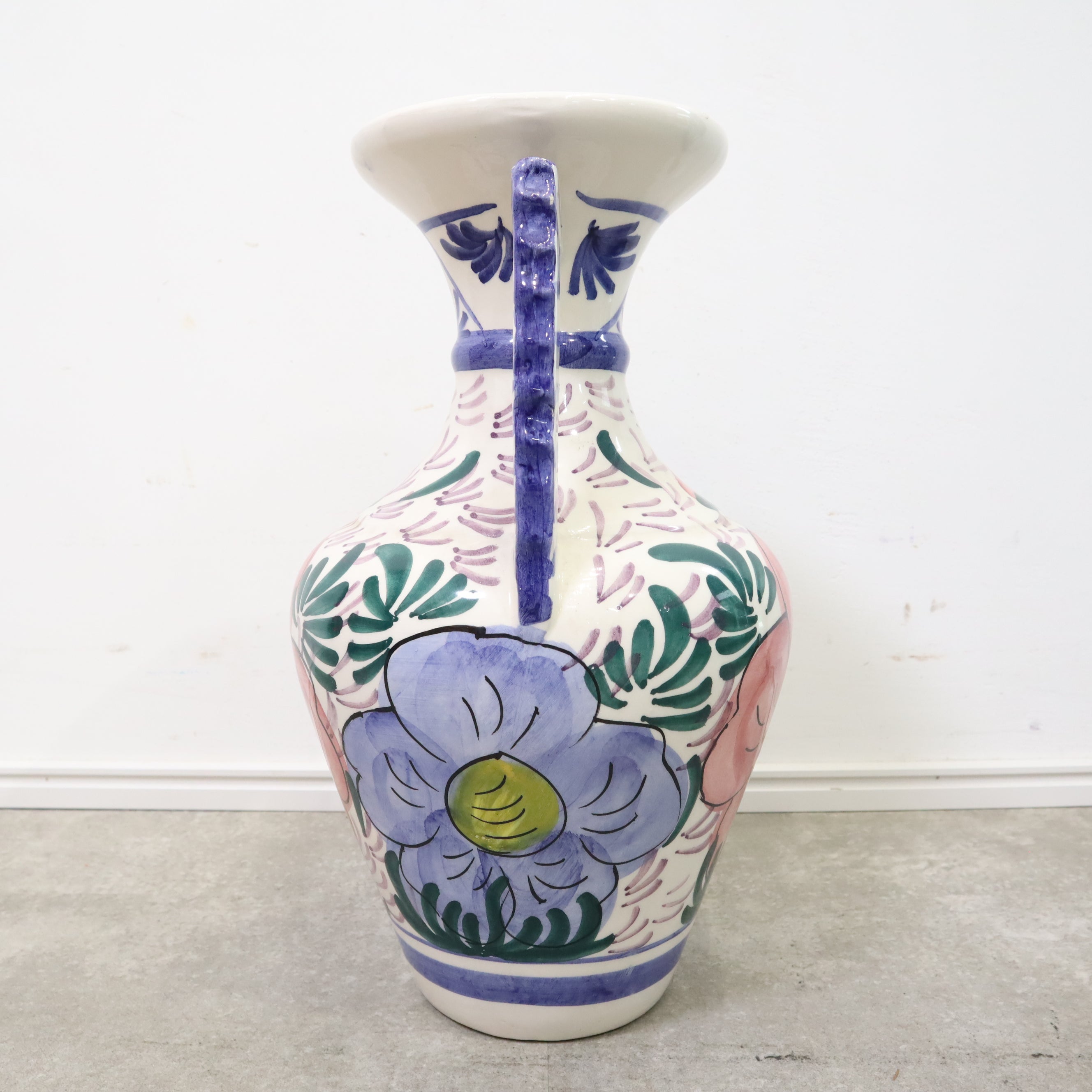 大きな花模様が独特なスペイン製の花瓶 – バナルオンラインショップ