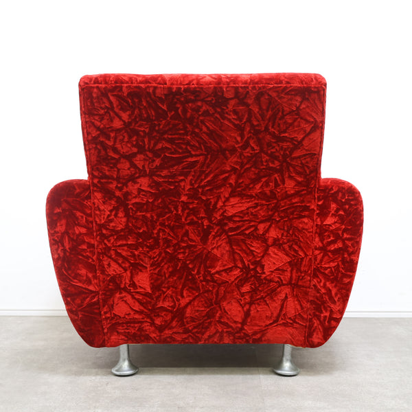 赤いベロア張りの1人掛けソファ