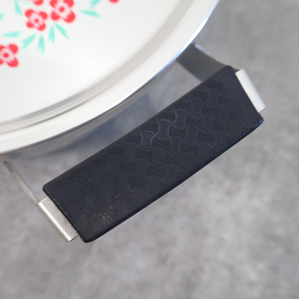 花柄デザインが魅力のアルミ両手鍋