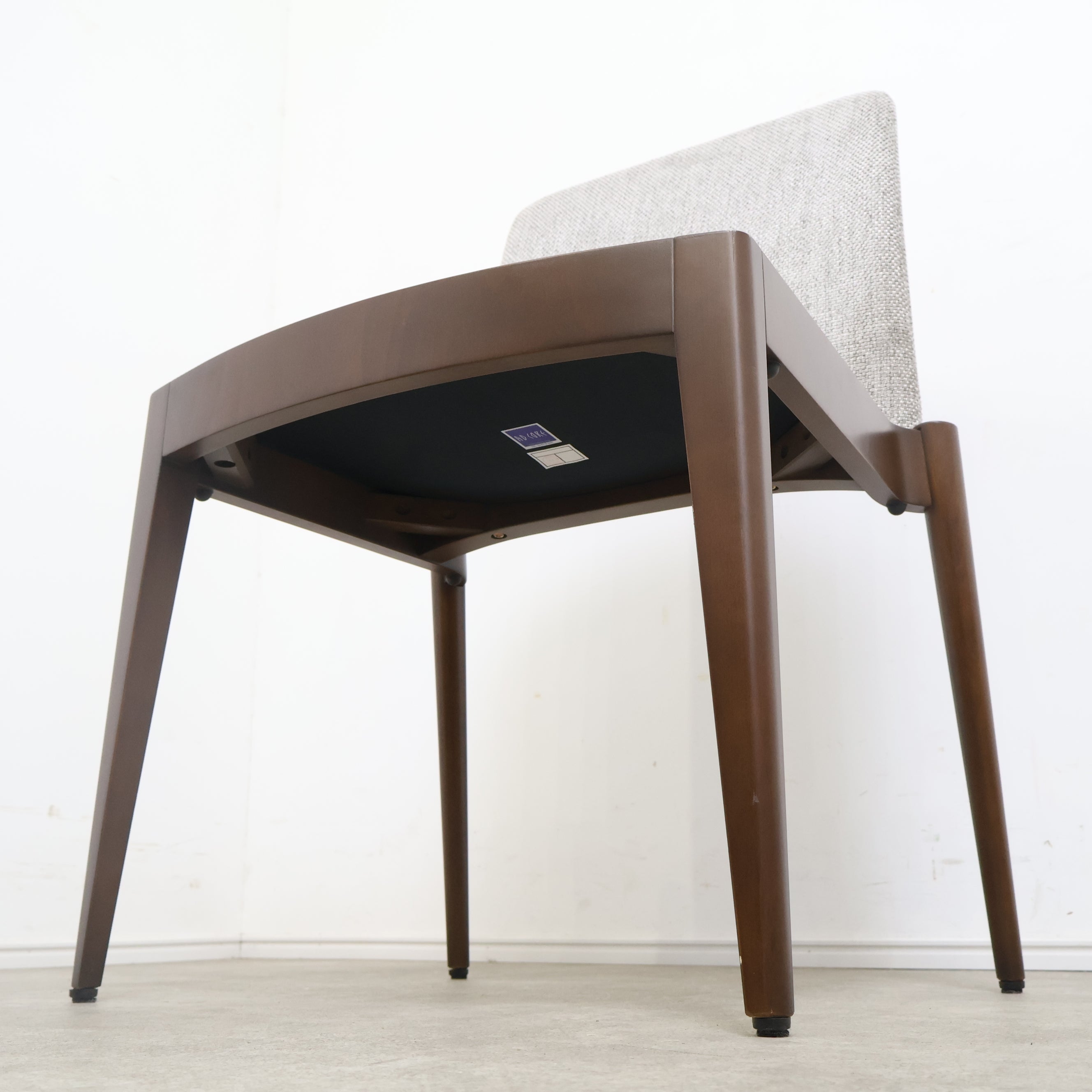 AD CORE モダン ダイニングチェア ② – バナルオンライン