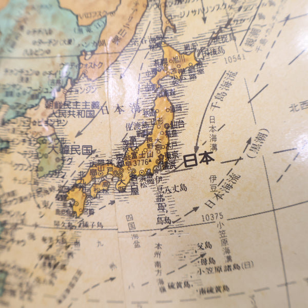 クラシカルなスタンド型地球儀