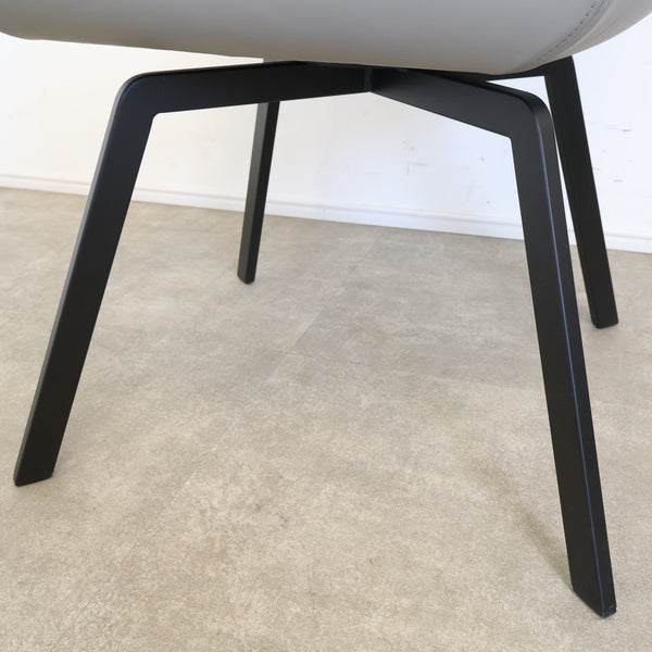 【展示品】ROLF BENZ 641 ダイニングチェア ロルフベンツ 本革張り アームチェア モダン グレー ドイツ No.1